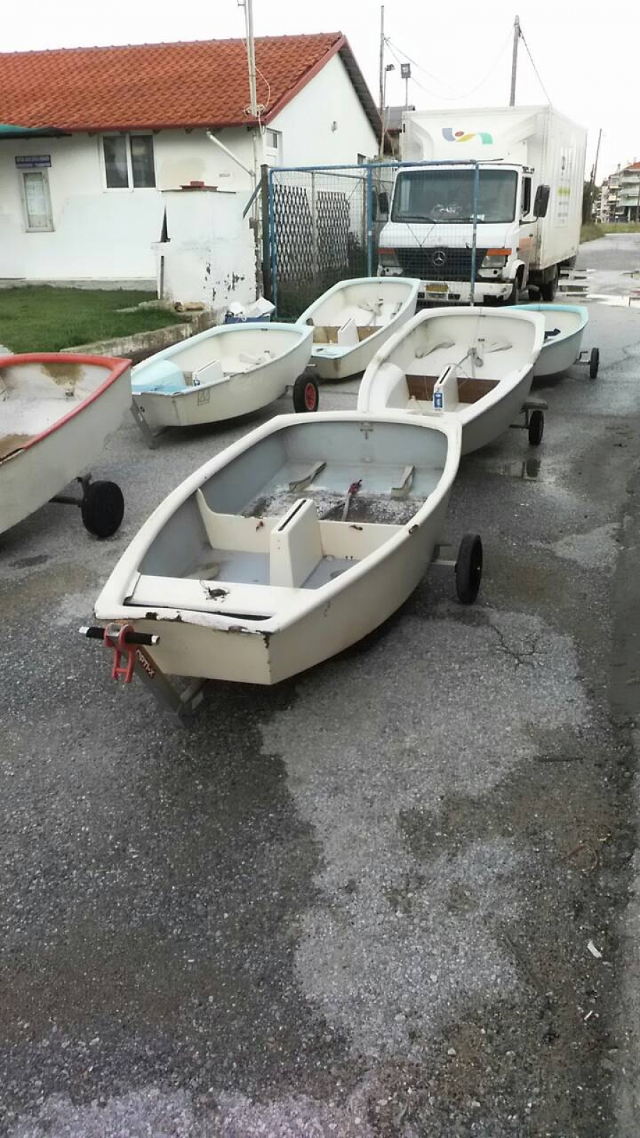 Δωρεά σκαφών Optimist από το Ν.Ο. Ακτής Θερμαϊκού στο Ν.Ο. Σαντορίνης