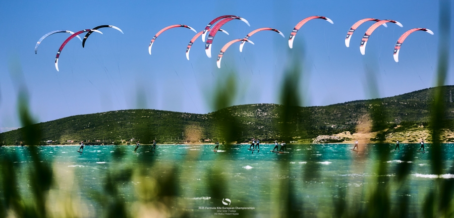 Δυνατό Ξεκίνημα του Αλέξανδρου Κάμερον Μαραμενίδη στο Ευρωπαϊκό Πρωτάθλημα Formula Kite στην Τουρκία